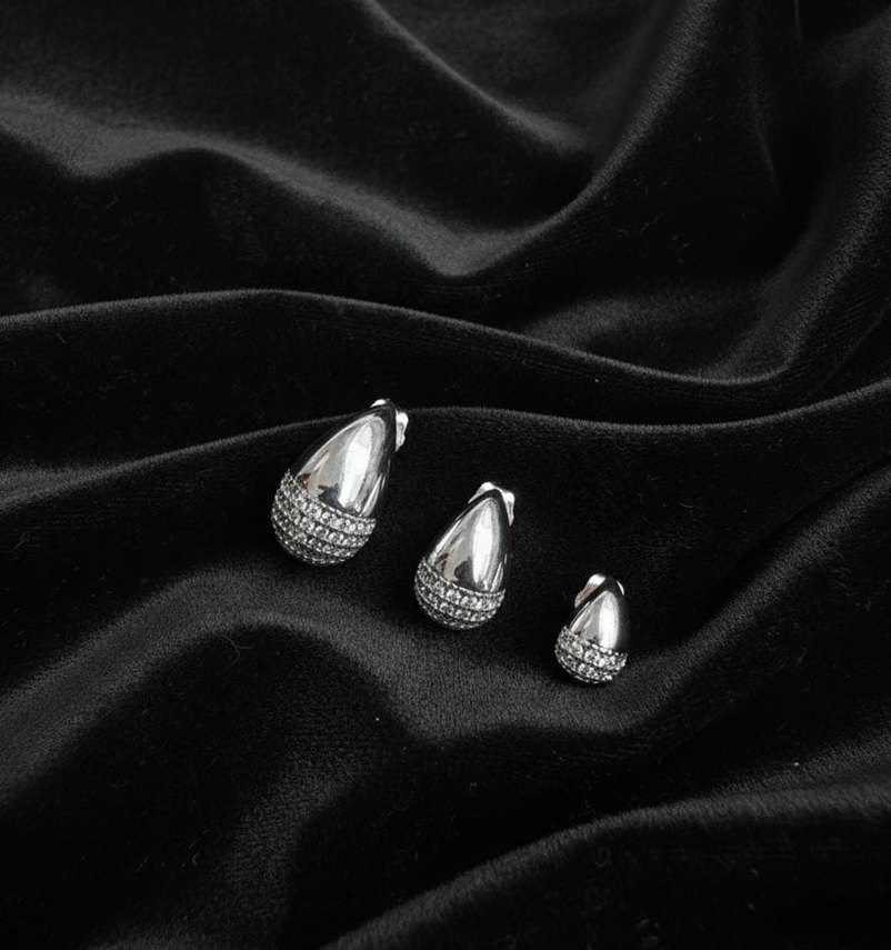 Siyah Mini Parlak Taşlı Küpe Seti - Görsel 3