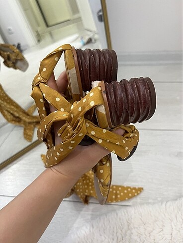 36 Beden Mango bağlamalı topuklu sandalet