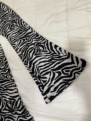 Diğer Kadın Zebra Desenli İspanyol Paça Pantalon