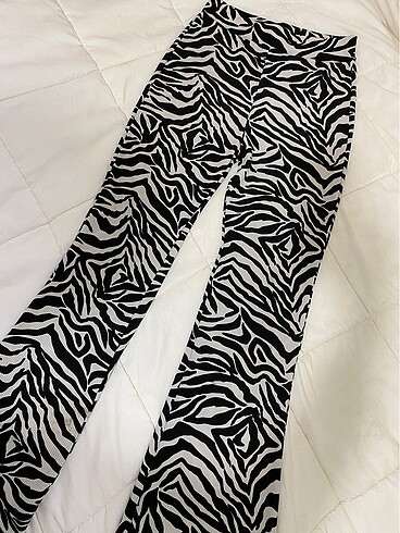 s Beden Kadın Zebra Desenli İspanyol Paça Pantalon
