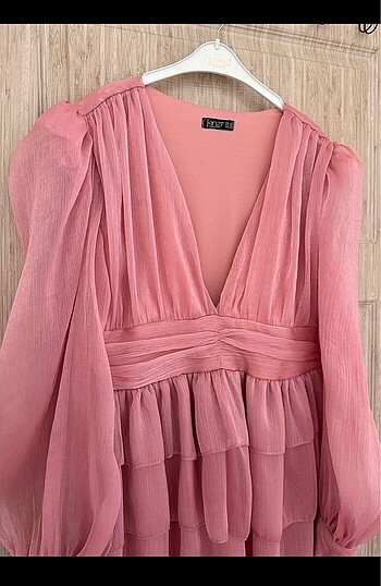 Pembe tül elbise