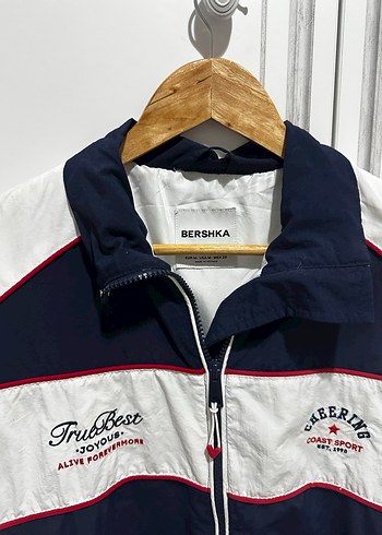 Beyaz lacivert Fermuarlı sportif görünümlü yağmurluk - Görsel 3