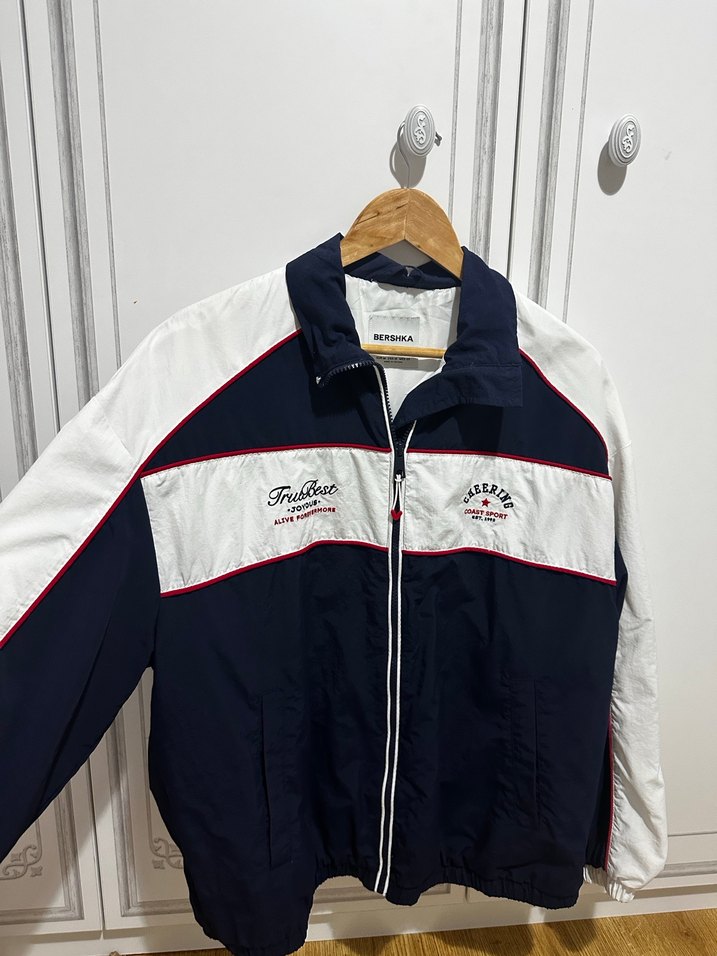 Beyaz lacivert Fermuarlı sportif görünümlü yağmurluk - Görsel 2