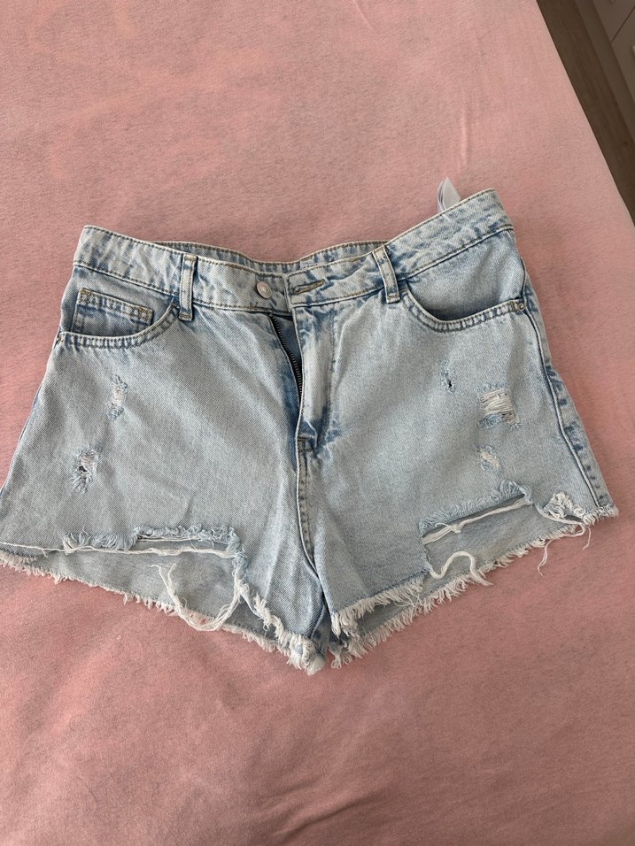 Kadın Mavi Yırtık Mini Denim Şort - Görsel 2