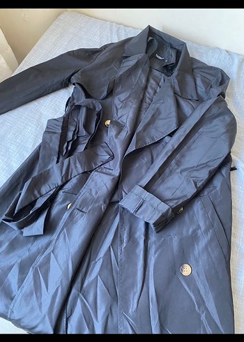 Siyah Uzun Düğmeli Kadın Trençkot - Görsel 2