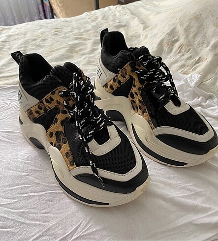 Leopar desenli spor ayakkabı