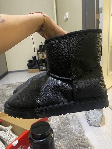 siyah ugg