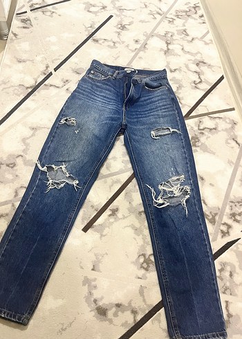 36 Beden Pull and bear yırtık mom jeans