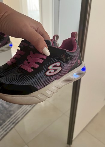 Kız Çocuk Mor Bağcıklı ve Cırtcırtlı Spor Ayakkabı
