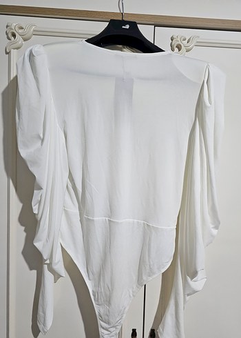 Omuz taş detaylı ekru body - Görsel 4