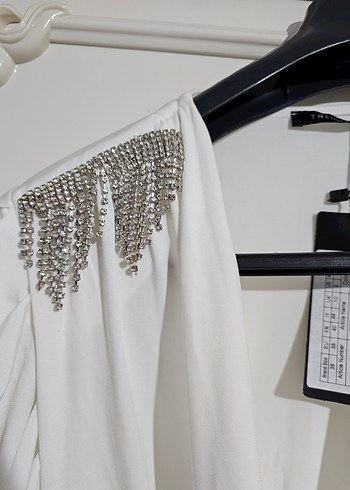 Omuz taş detaylı ekru body - Görsel 3