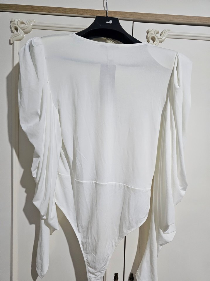 Omuz taş detaylı ekru body - Görsel 4