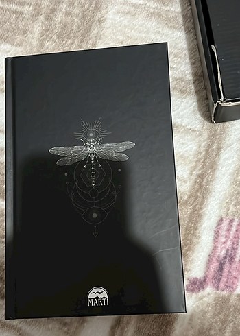 Krallar ve Soytarlar Roman Serisi kutulu set - Görsel 5