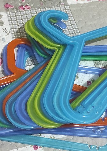 Renkli Çoklu Plastik Askılar çocuk kıyafet askısı