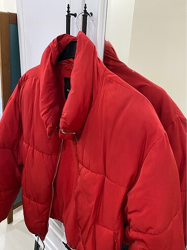 pull and bear kırmızı mont