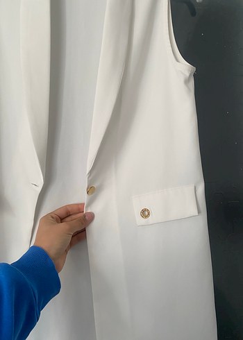 Düğmeli Beyaz Kolsuz Kadın Blazer - Görsel 3
