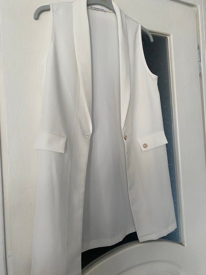 Düğmeli Beyaz Kolsuz Kadın Blazer - Görsel 4