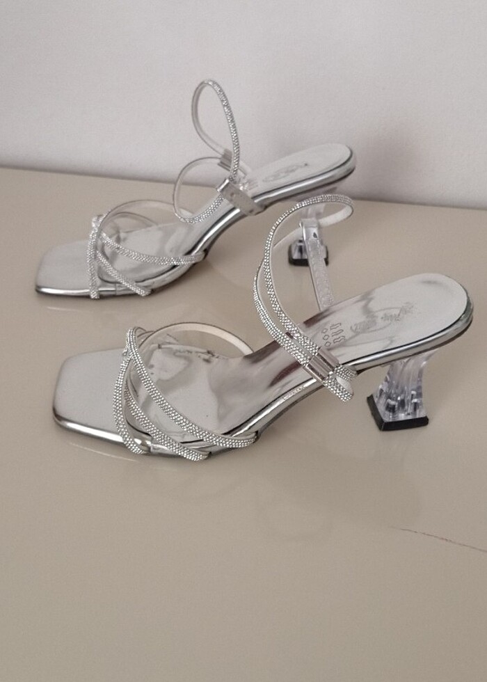 Gümüş rengi topuklu ayakkabı  - Görsel 4