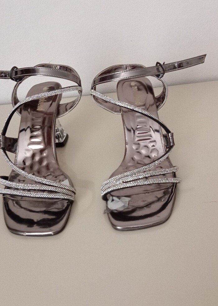 Gri topuklu ayakkabı  - Görsel 4