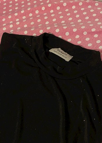 Siyah simli şık bir bluz - Görsel 2