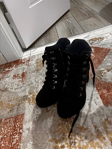 37 numara kadin bot - Görsel 3