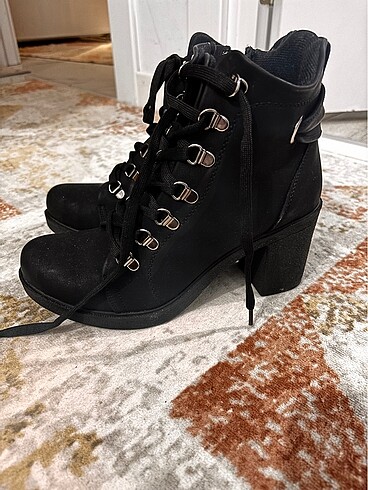 37 numara kadin bot - Görsel 2