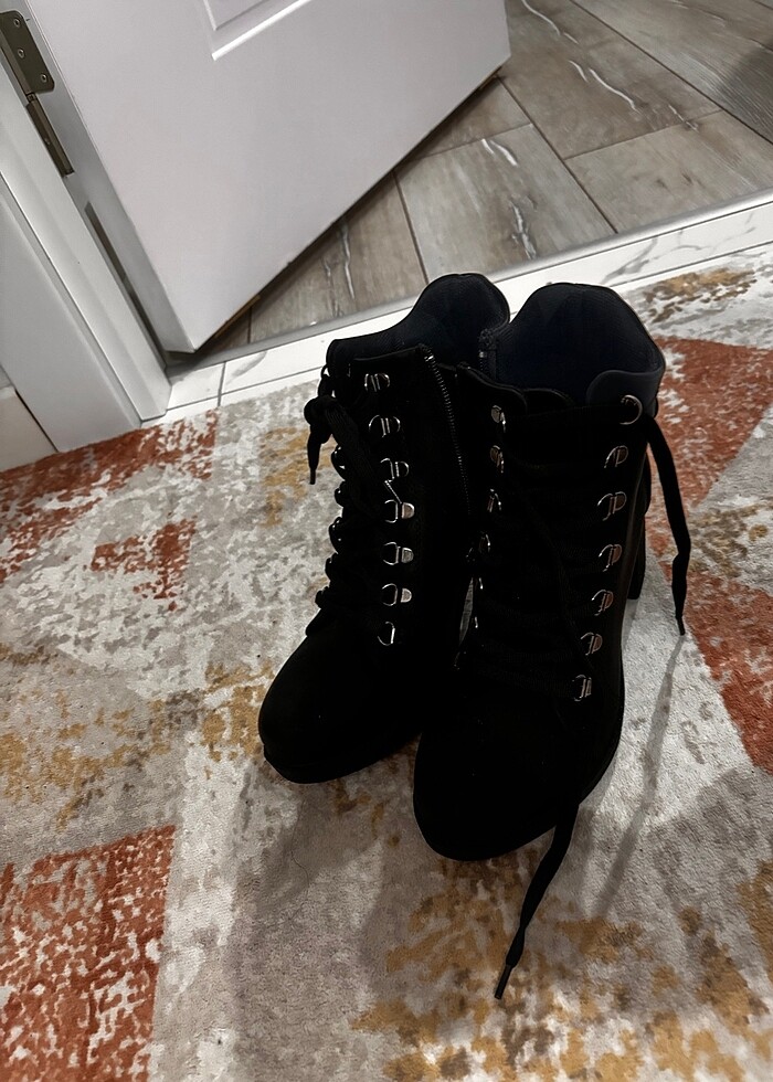 37 numara kadin bot - Görsel 3