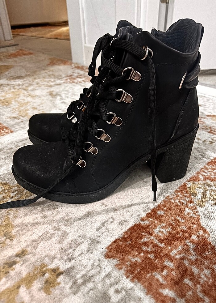 37 numara kadin bot - Görsel 2