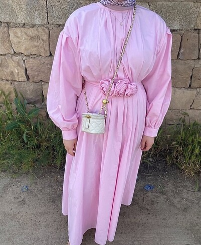 Pembe elbise