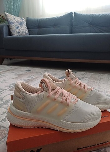 Adidas Kadın spor ayakkabı 
