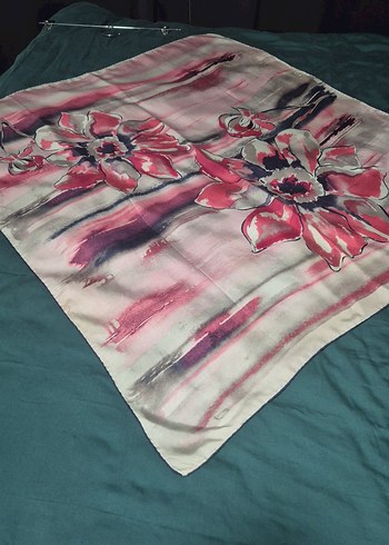 Çiçek Desenli Sarar marka ipek eşarp - Görsel 2