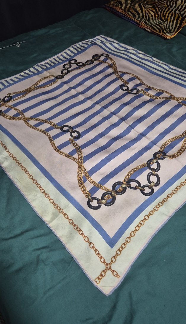 Zincir Detaylı Mavi İpeksi Kadın silk home eşarp - Görsel 3