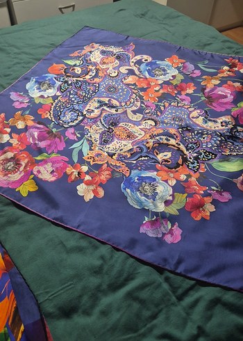 Çiçek Desenli Armine marka kadın saf ipek eşarp - Görsel 4