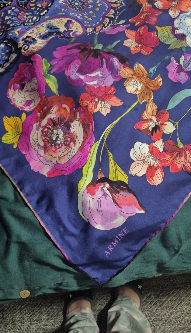 Çiçek Desenli Armine marka kadın saf ipek eşarp - Görsel 2