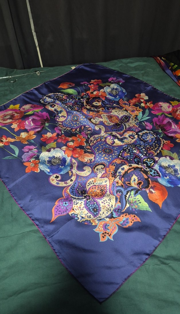 Çiçek Desenli Armine marka kadın saf ipek eşarp - Görsel 5