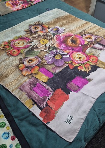 Çiçek Desenli Eşarp - Görsel 2