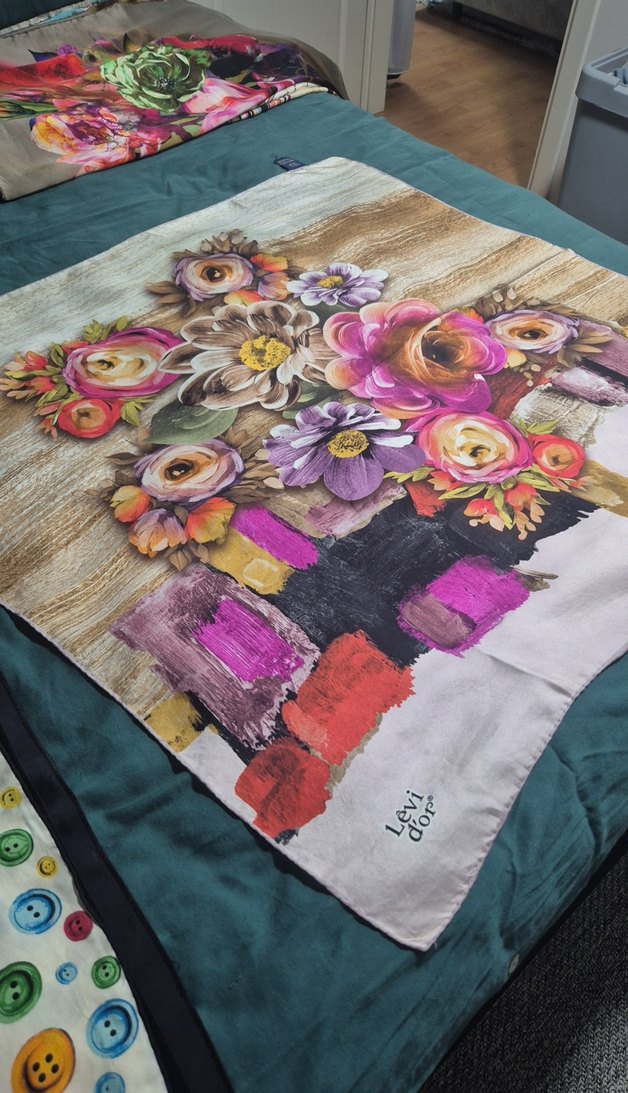 Çiçek Desenli Eşarp - Görsel 2