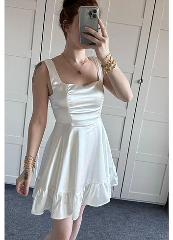Diğer Kare yaka beyaz saten elbise