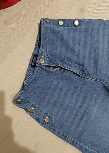 Düğmeli Mavi Rahat Kesim Kadın Kot Pantolon