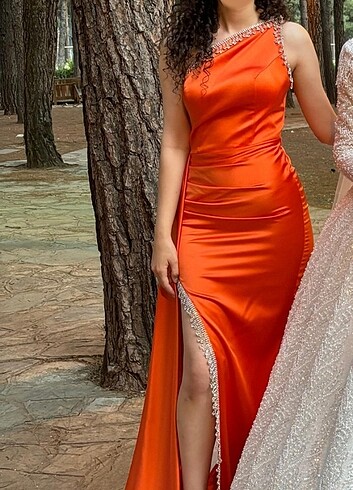 Saten taşlı abiye elbise 