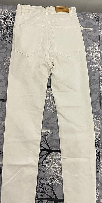 32 Beden beyaz Renk Stradivarius jean