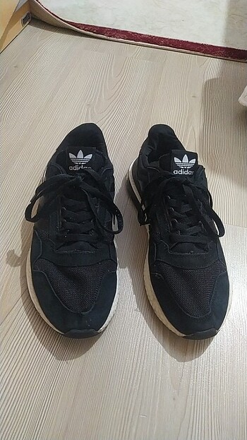 Erkek ayakkabısı. Adidas (orijinal)