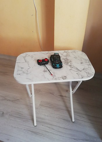 Bozuk kumandalı oyuncak araba