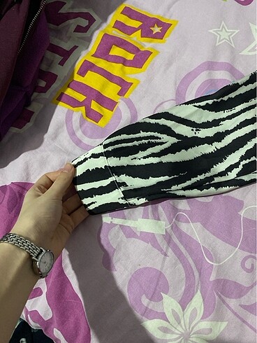 38 Beden önden bağlana detaylı zebra desenli saten gömlek