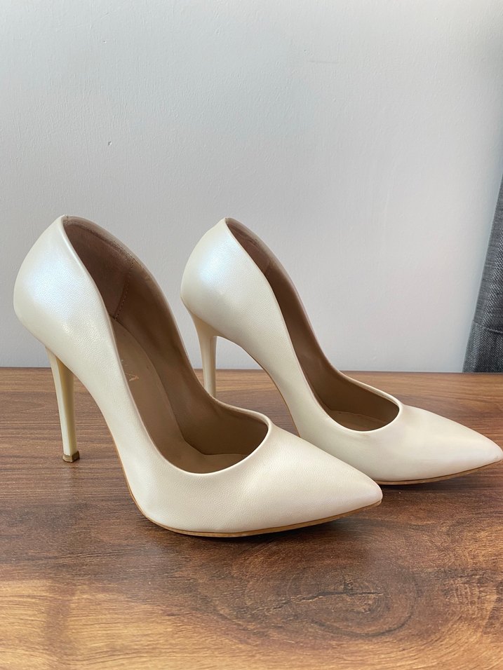 Beyaz Stiletto Topuklu Kadın Ayakkabı - Görsel 2