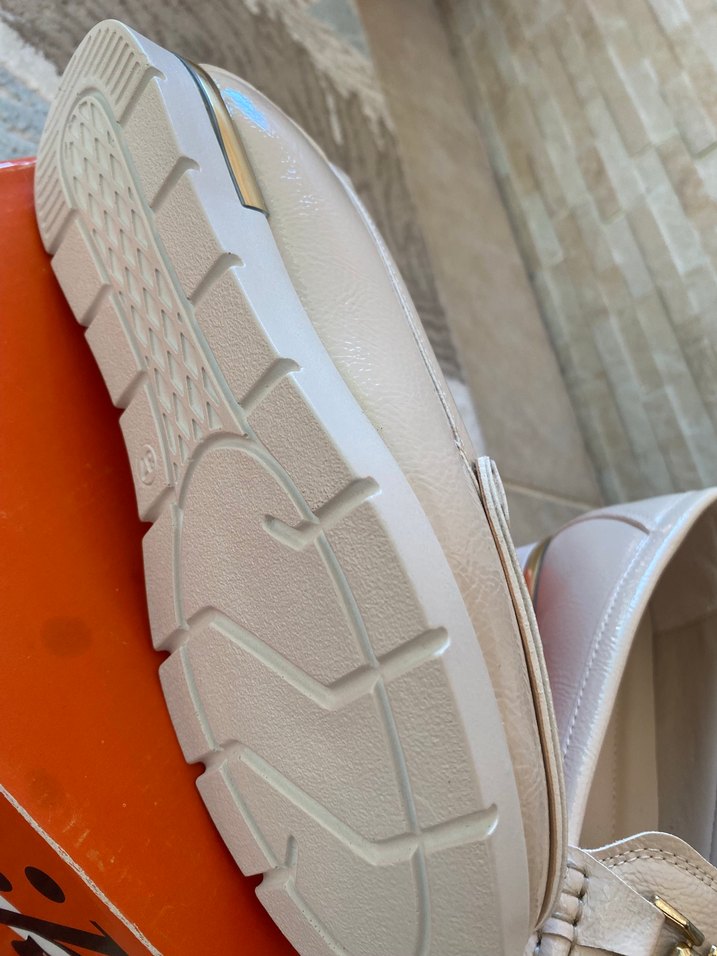 Beyaz Tokalı Kadın  Babet - Görsel 3