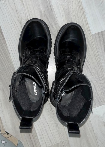 Siyah Deri Tokalı Punk Tarzı Kadın Bot - Görsel 4