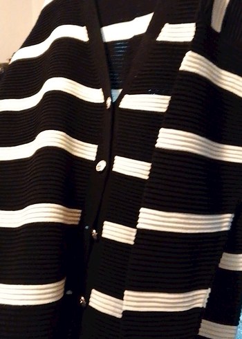 Kadın Siyah Beyaz Çizgili Midi Hırka - Görsel 3