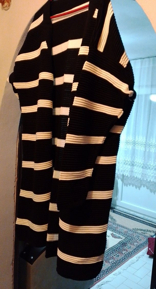 Kadın Siyah Beyaz Çizgili Midi Hırka - Görsel 2