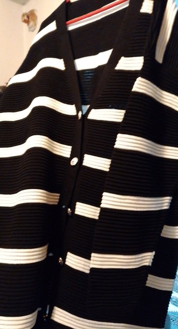 Kadın Siyah Beyaz Çizgili Midi Hırka - Görsel 3